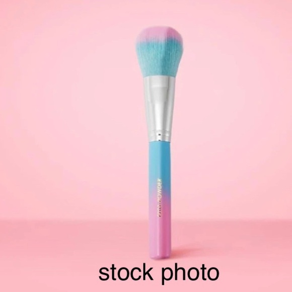 THE BEAUTY CROP | FINEAPPLE POWDER BRUSH: F203 - Picture 3 of 3